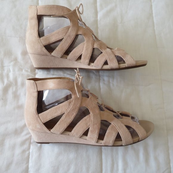 NWOT Women's Clarks Artsian Nude Suede Gladiator Lace Up Sandals - Picture 2 of 8